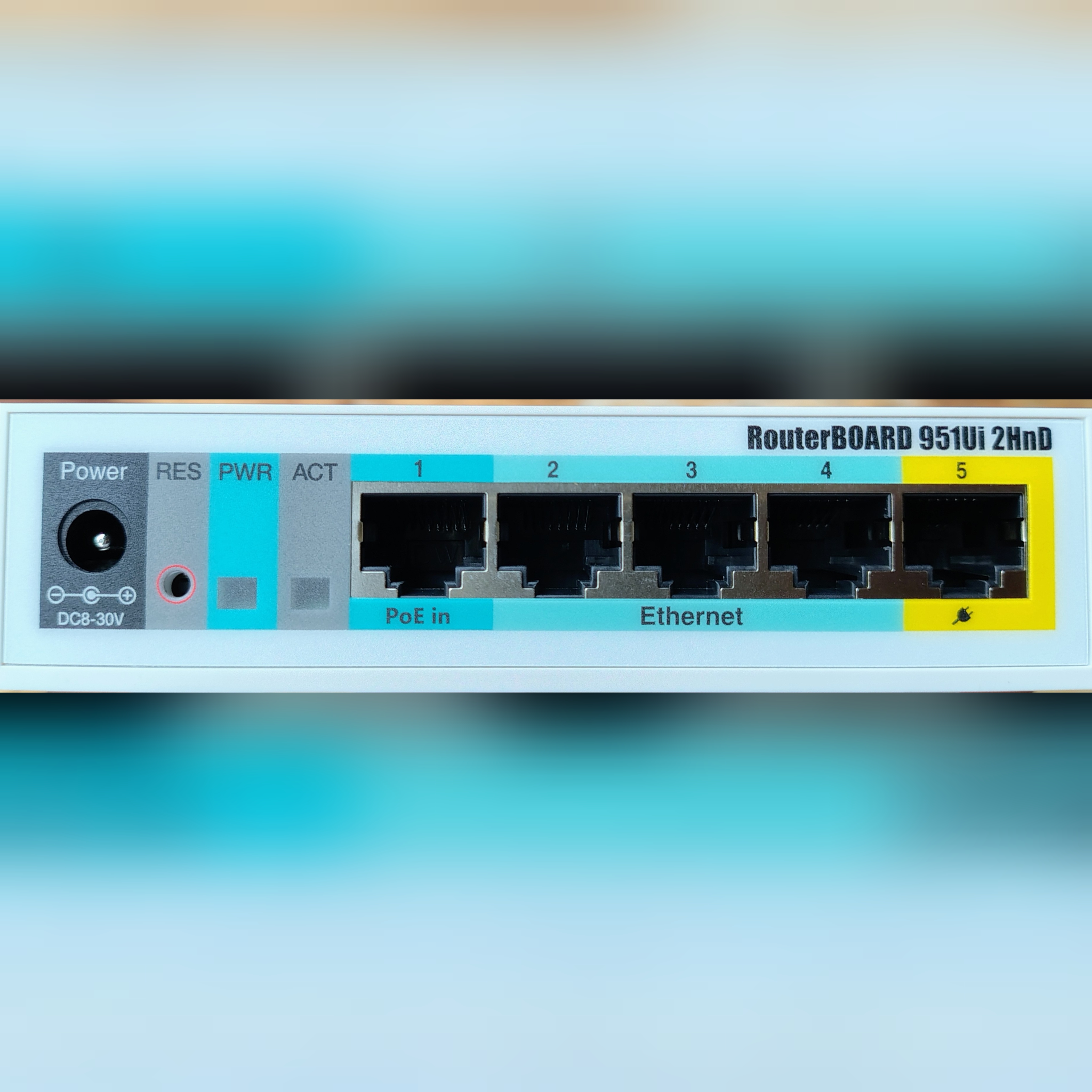 Router MIKROTIK RB951